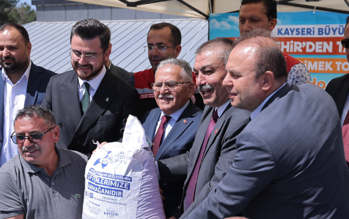 Başkan Büyükkılıç'tan Üreticiye 11,5 Milyon TL'lik 238 Ton Tohum Desteği