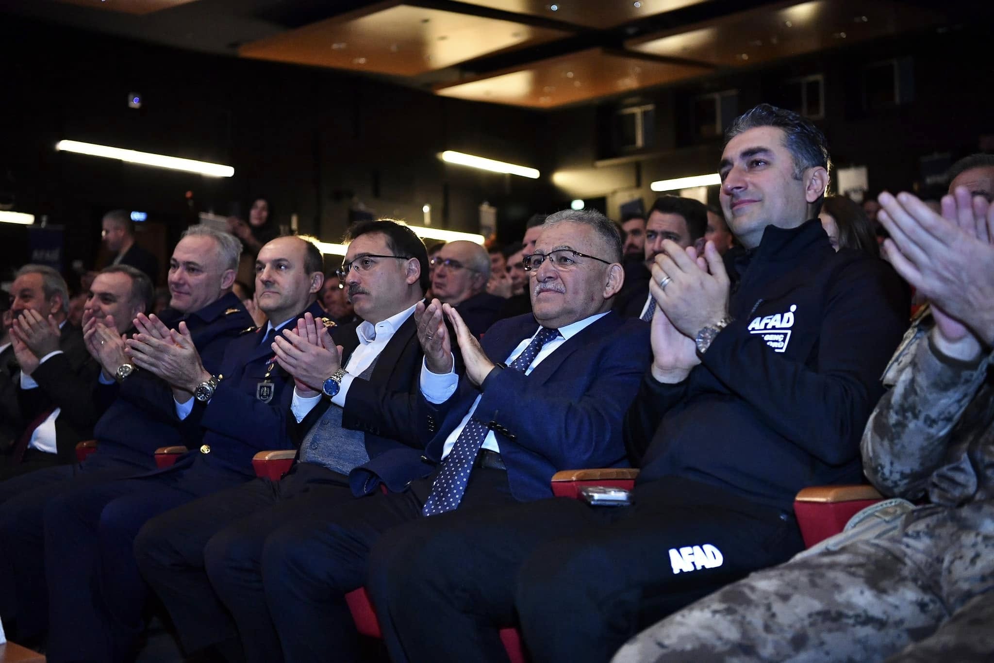 Vali Çiçek'ten Başkan Büyükkılıç'a Teşekkür: "Çok Büyük Mücadelesine Şahidim"